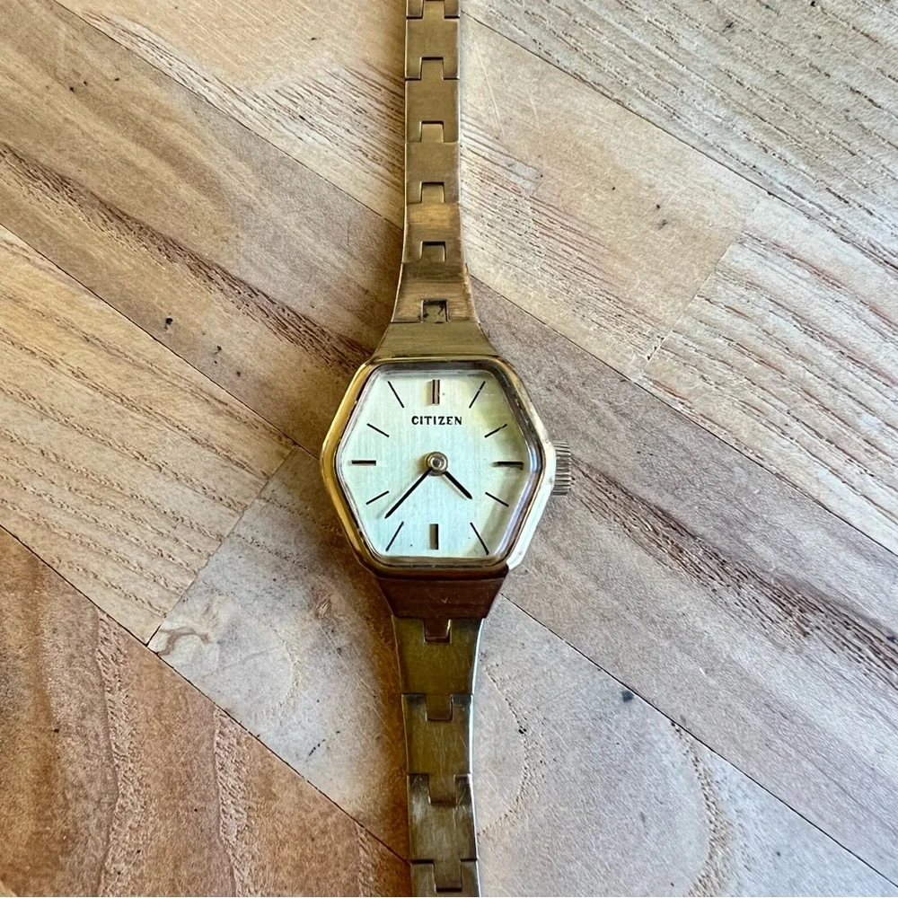 Vintage citizen ladies hexagonal gold tone winding mechanical dress watch